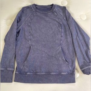 Lululemon crewneck size 8 (can fit 4-10)